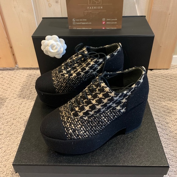 CHANEL LACE UP TWEED size 36 brand new